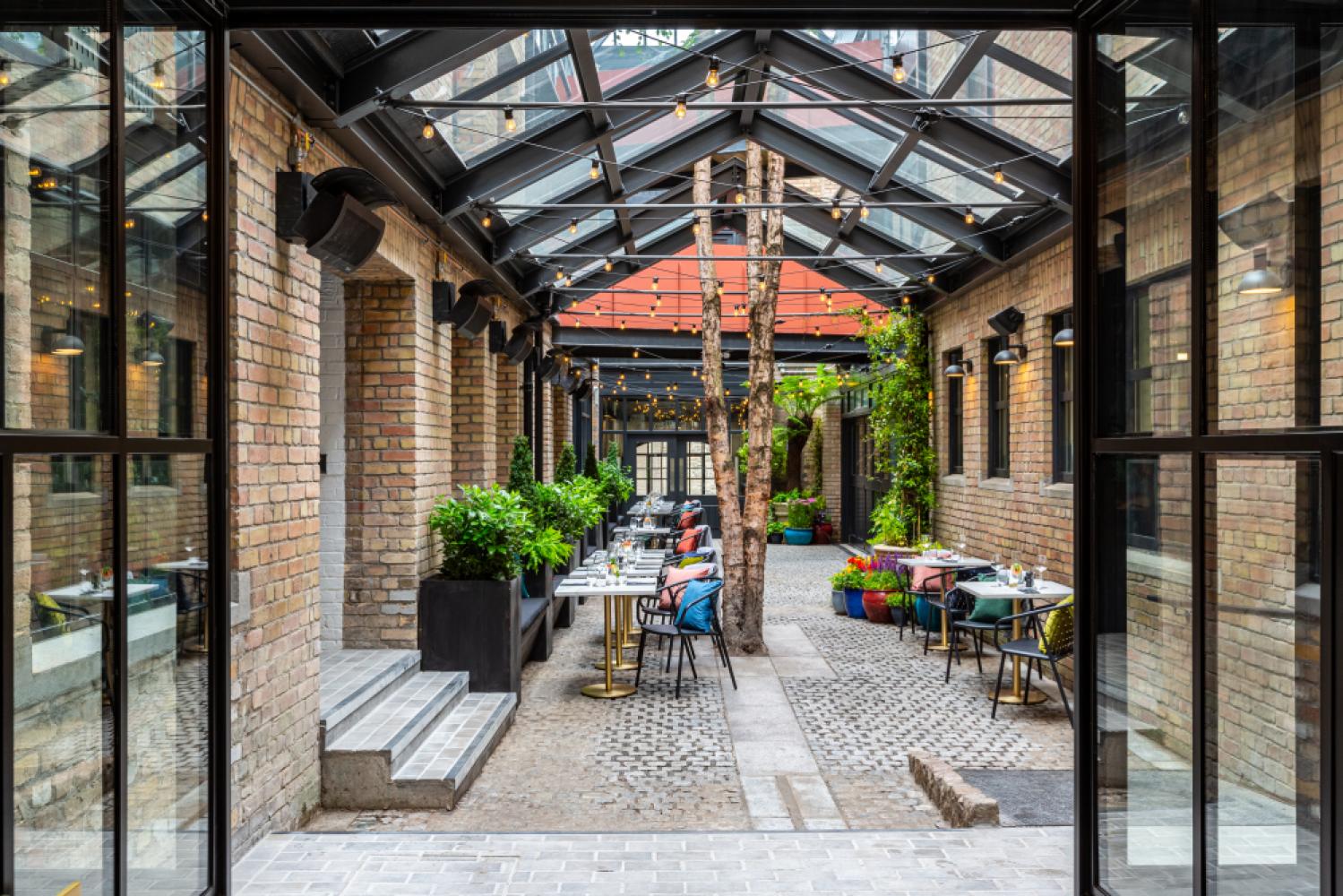 4bc0d73c-8f6f-4ce7-b2d3-25a5d06cc4ac_iconicoffices_themasonry_vandalcafe+restaurant_courtyard2