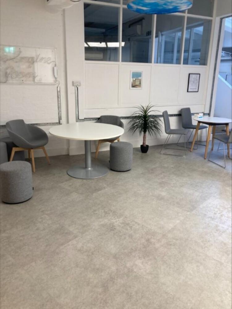 8f4a6616-f20a-4b3d-bbb7-1f0763e16bd4_co-working2