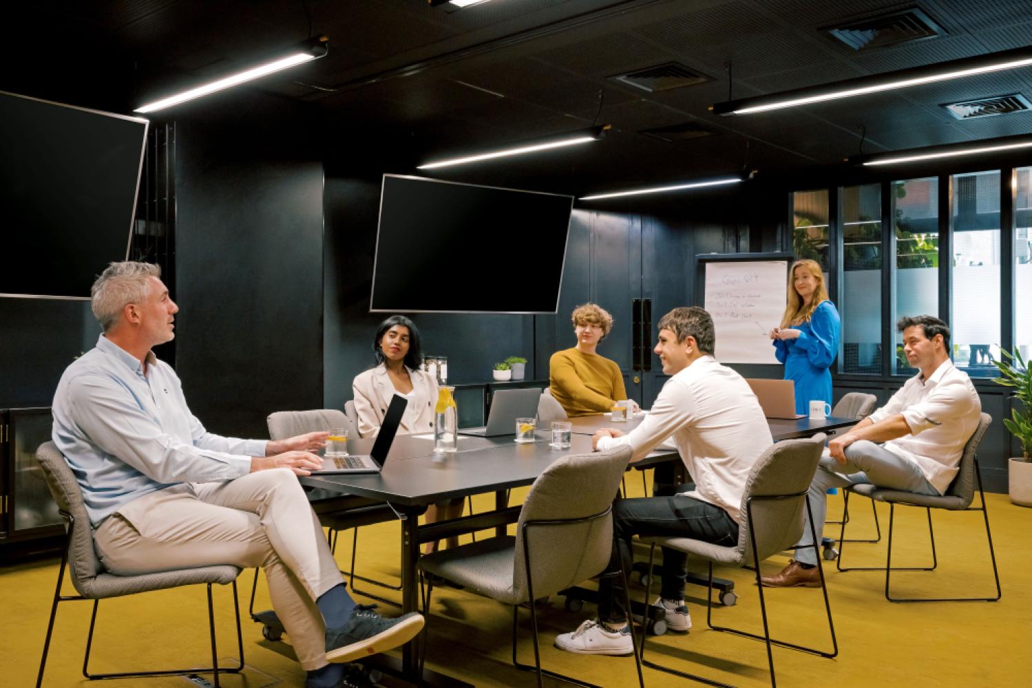 f74d8b45-ac94-4bfa-a2e6-6fedea6fcf43_masonry_meetingroom_photo00007