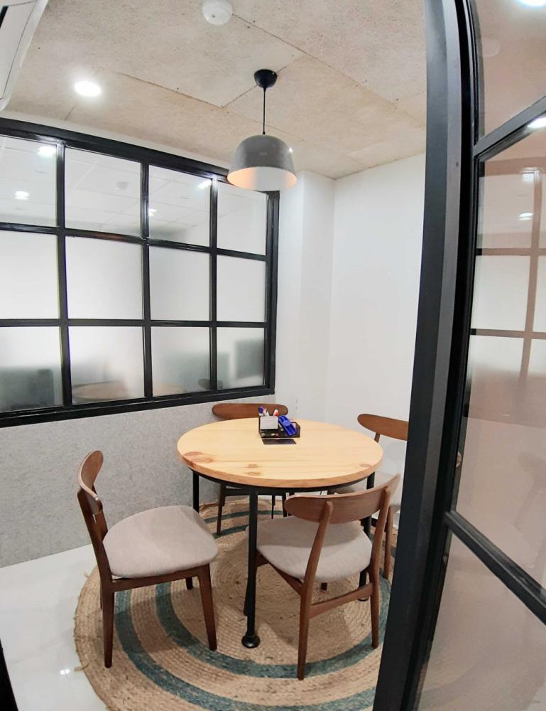 288af469-06c4-4b40-bf61-01136b570fd3_thehivedistrict1_meetingroom_conferenceroom_small_meetingroom_4pax