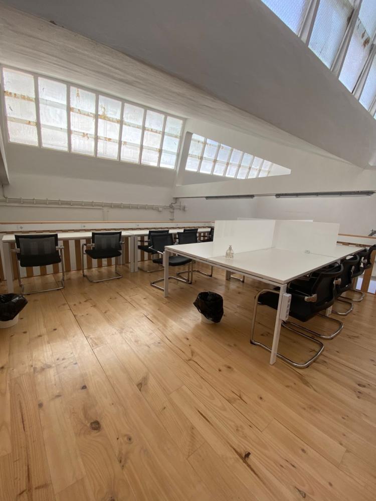 76f75061-71ad-42fa-868d-a92047dd2433_desks1