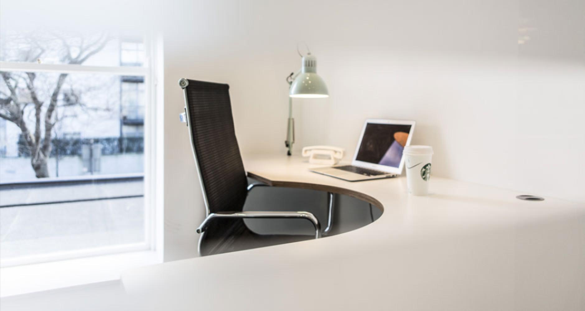 acaf2aa3-ca5c-406e-8d77-199b101f58fe_dl-office-closeup