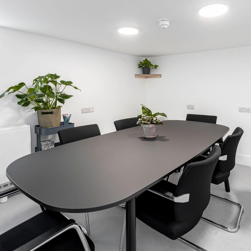14ef8a67-3ee9-4f29-b569-d6b731004870_sq-31cowork-petehelme-shot-16