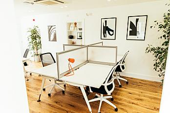 Hot Desk-1