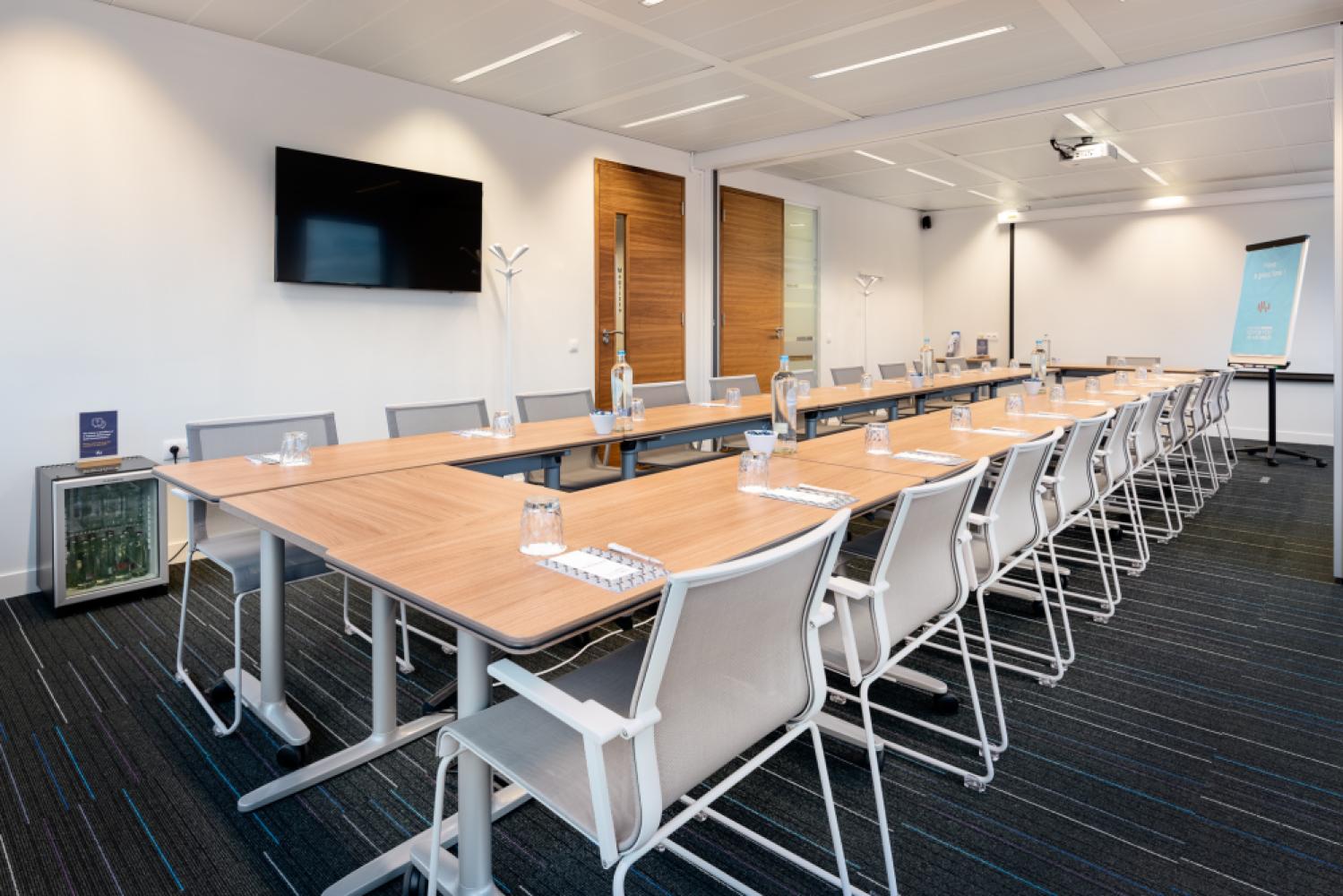 b81279d7-b012-4ae8-9957-1a10613a93fe_boardroom