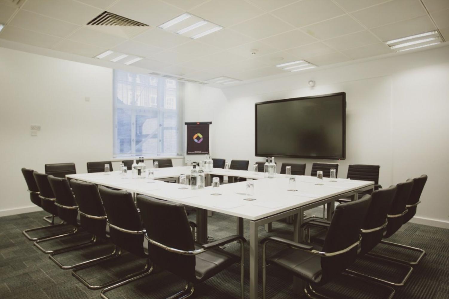 275dfa3d-1364-4eed-8eff-c3c530623490_boardroom