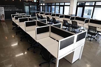 Hot Desk-3