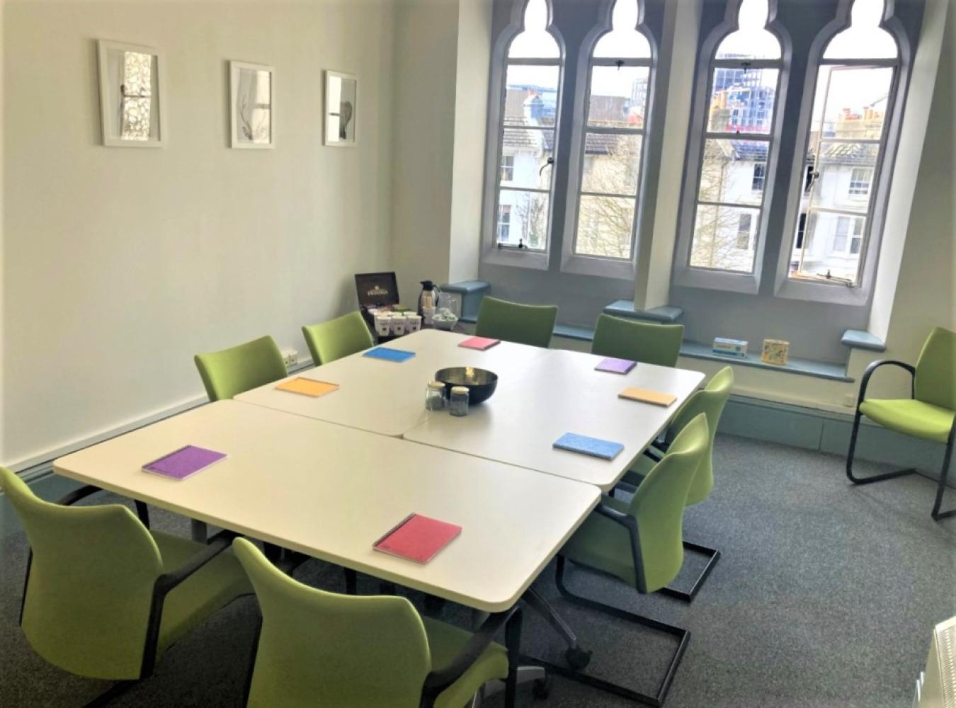 a91d92cc-659f-4152-b46a-108da151c14e_brightonmeetingroom3