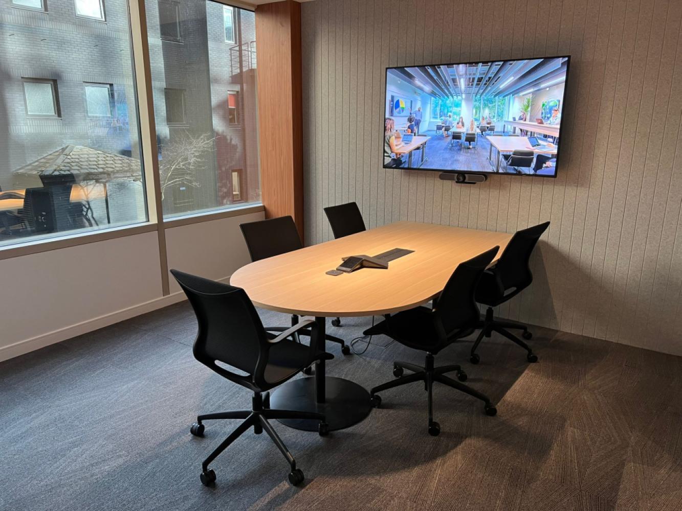 b17f1d01-5fe3-4b4b-aa71-3497636ce07b_5personmeetingroom