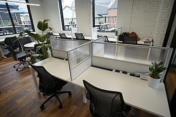 Hot Desk-6