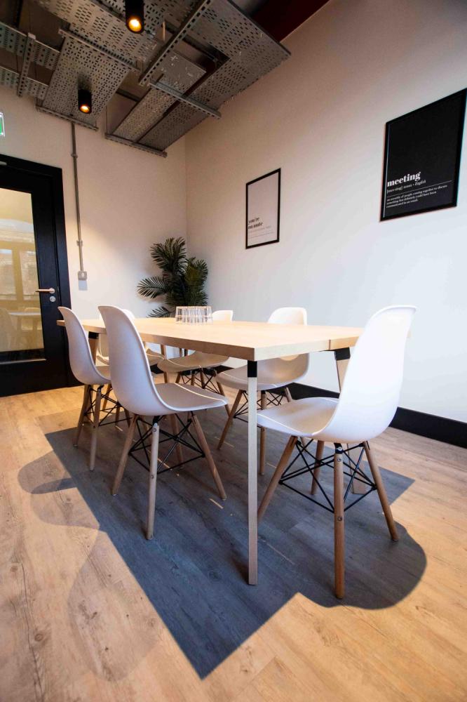 fbe2628d-79aa-4183-bf91-d7164fd5aa89_thespindlemeetingroom(6ppl)