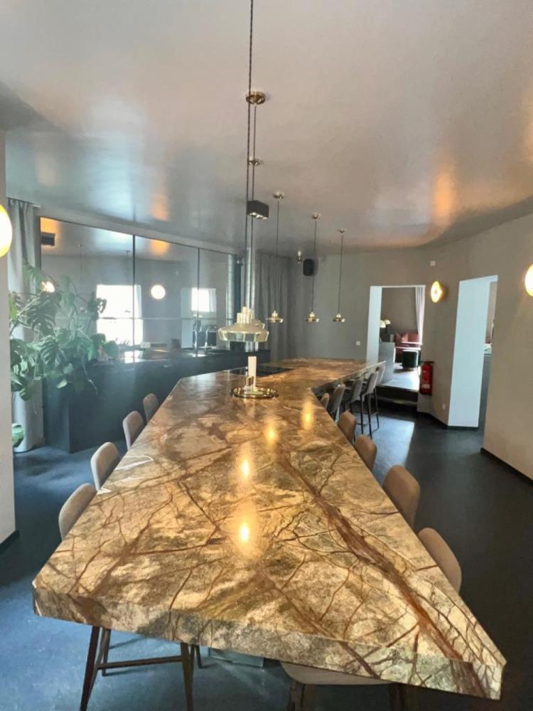 4907525c-c1a8-4b17-b5bd-3d82c70d786e_loungekitchen