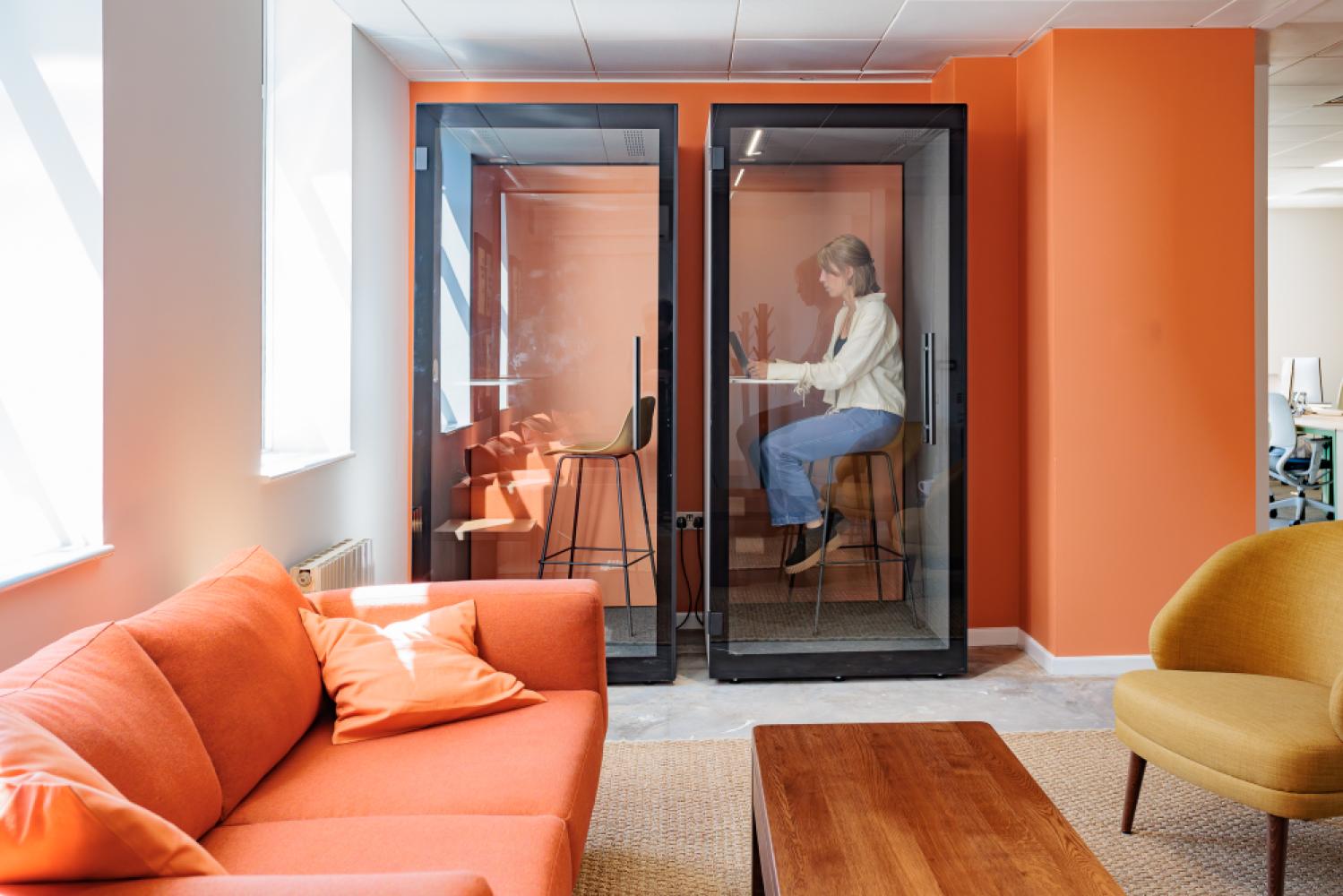 072f4a4e-0094-4b28-bc4b-a38f4c348d2a_patchtwickenhamworkspace-phonebooths(benoîtgrogan-avignon).jpg
