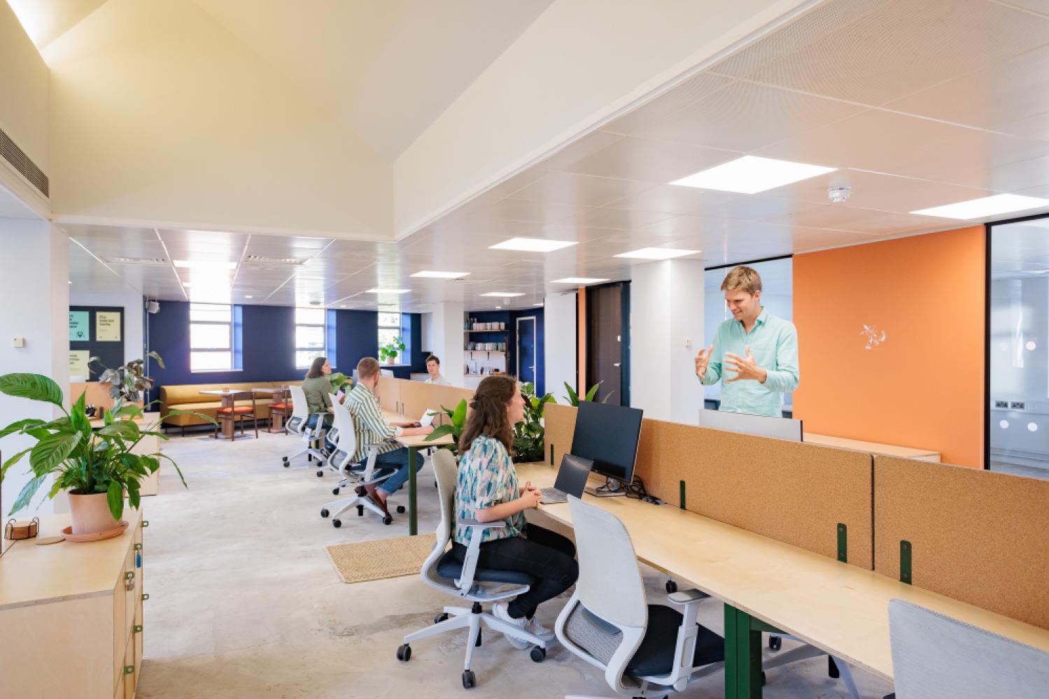 6d4b7f8c-386b-466e-ae3d-03165e5485b8_patchtwickenhamworkspace-resident(benoîtgrogan-avignon).jpg.jpg