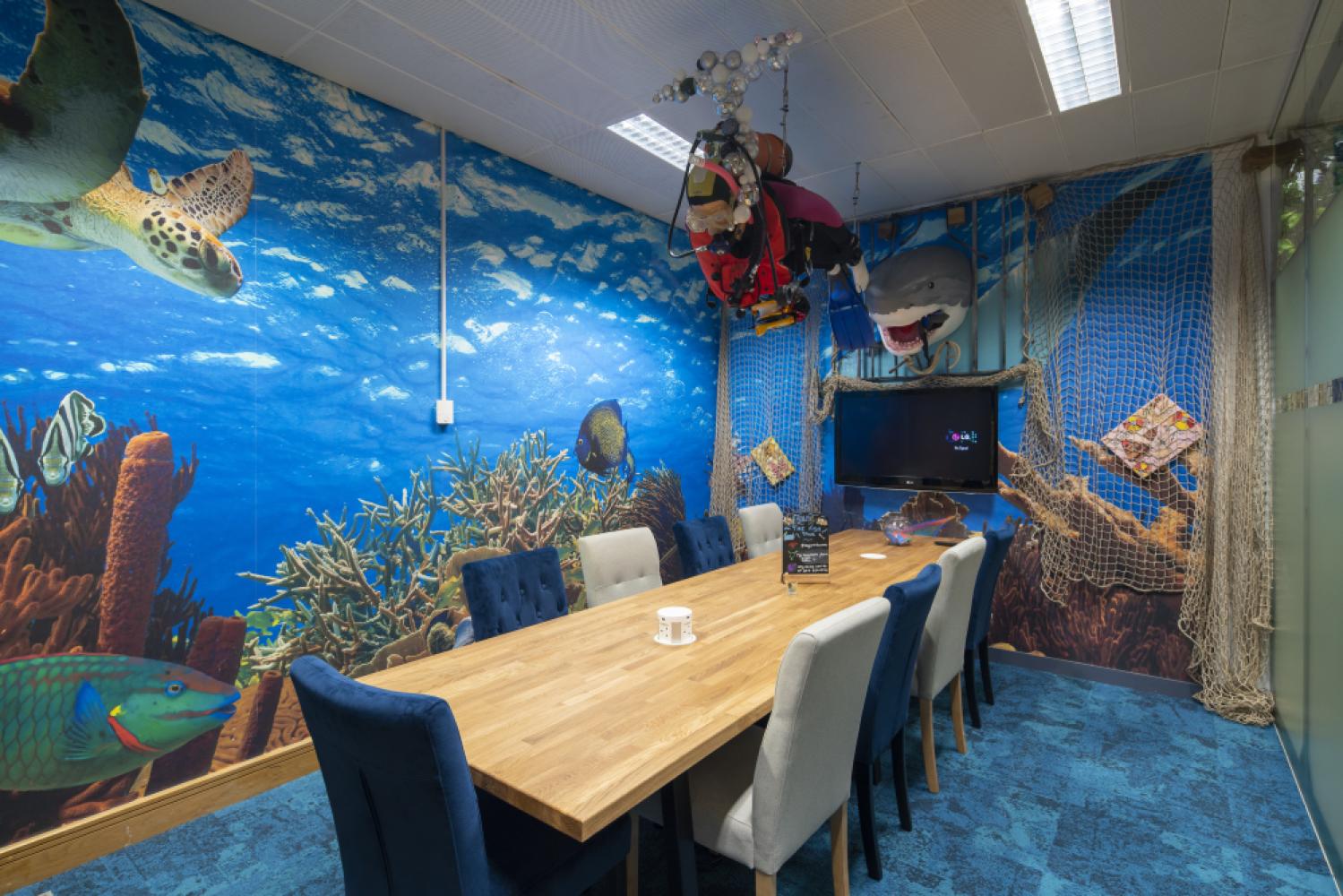 15d0885e-2683-4e43-8560-e93997c846d9_fishtank