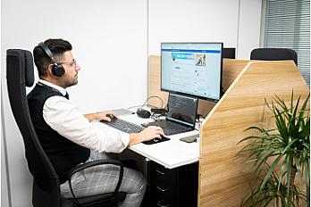 Hot Desk-4